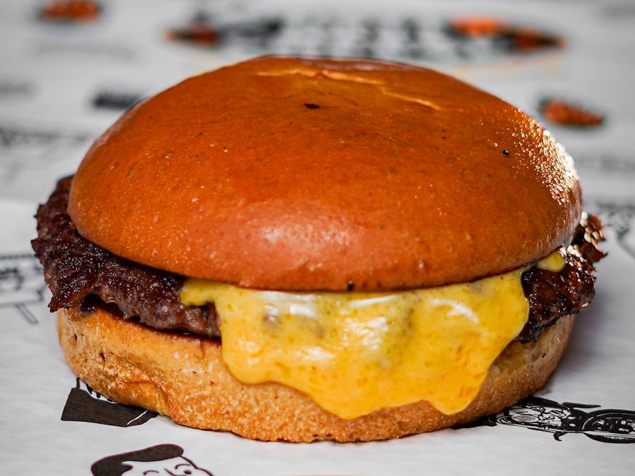 Deli Cheese — cheeseburger clássico da Old Deli